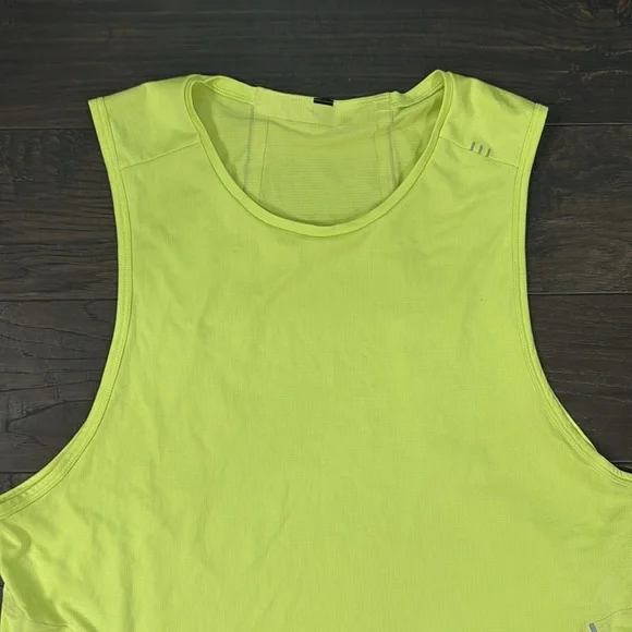 Lululemon Men's Neon Yellow Sleeveless Running Shirt Size M/L - Picture 2 of 7